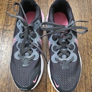 Excellent condition girls Nike shoes